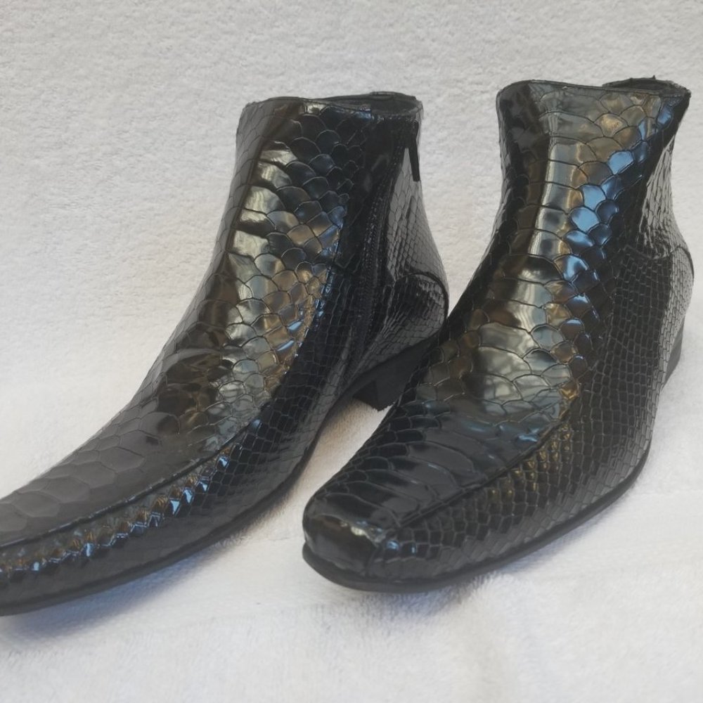 Elegant Black Snakeskin Men's Boots
